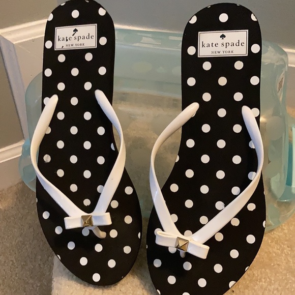 NWOT Kate Spade Polka Dot Black and White Flip Flops Size 9 - Picture 3 of 3